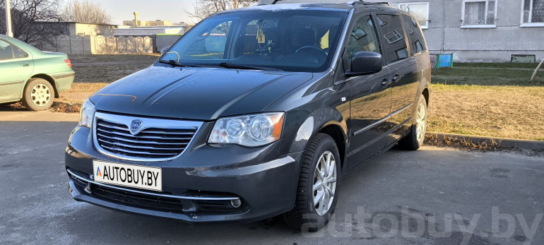 Lancia Voyager 1 поколение, 2011 года