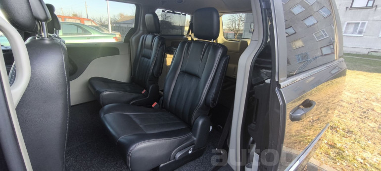 Lancia Voyager 1 поколение, 2011 года