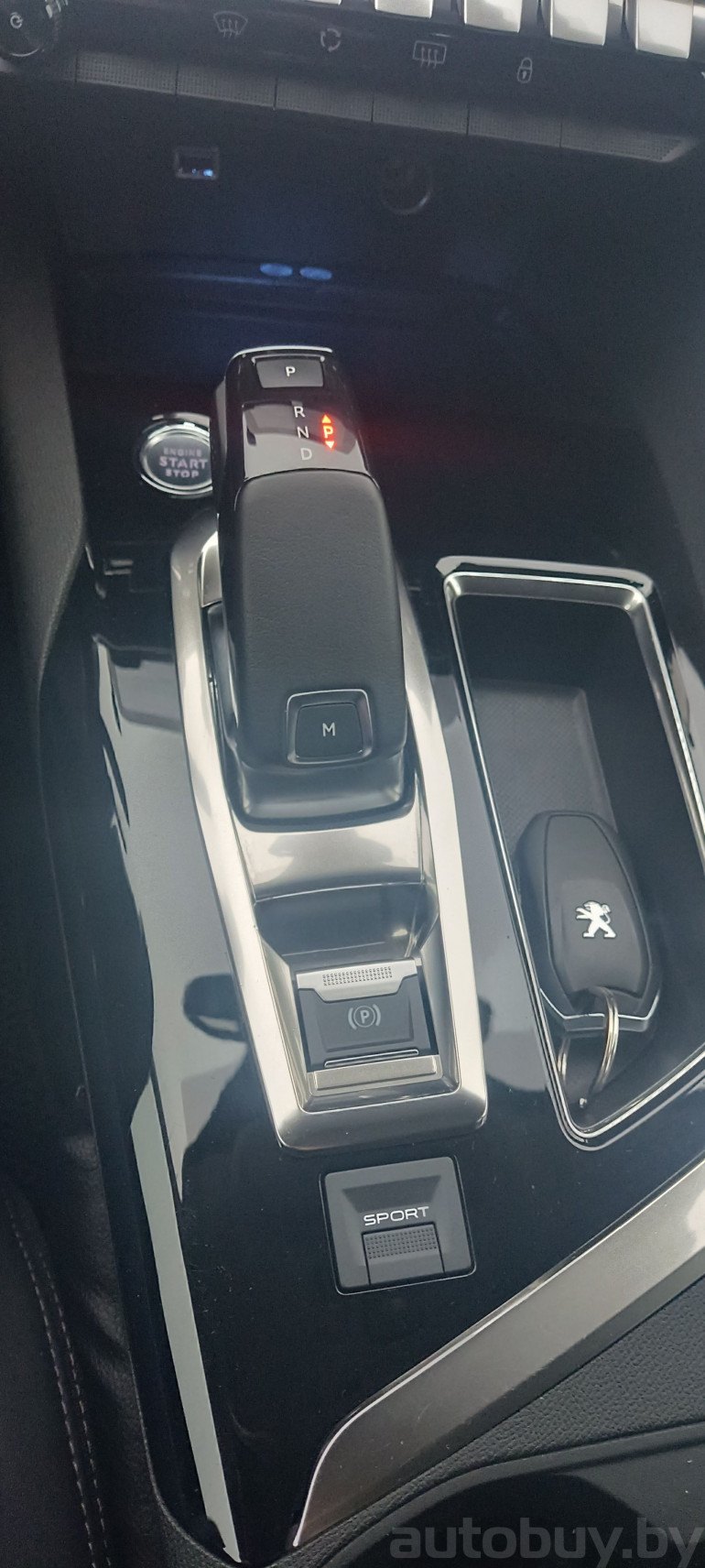 Peugeot 3008 2 поколение, 2020 года