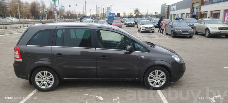 Opel Zafira 2 поколение (B) [рестайлинг], 2009 года