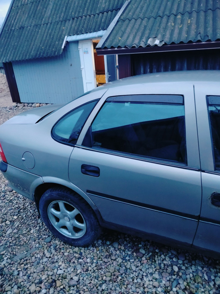 Opel Vectra 2 поколение (B), 1996 года