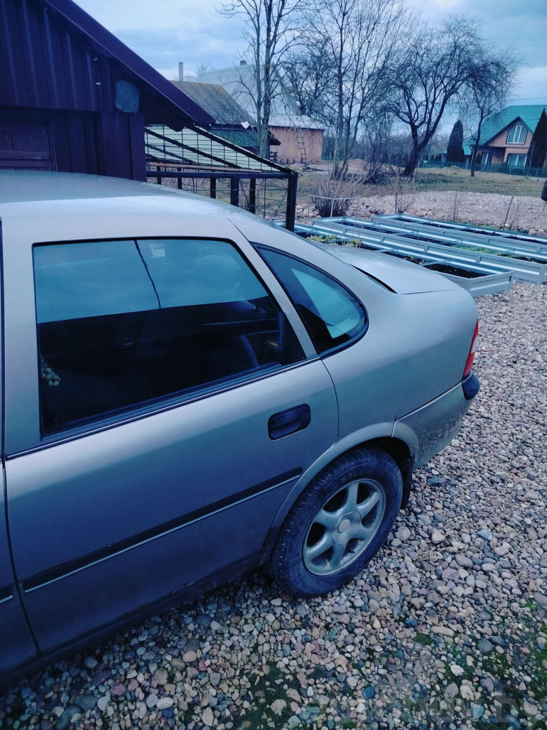 Opel Vectra 2 поколение (B), 1996 года