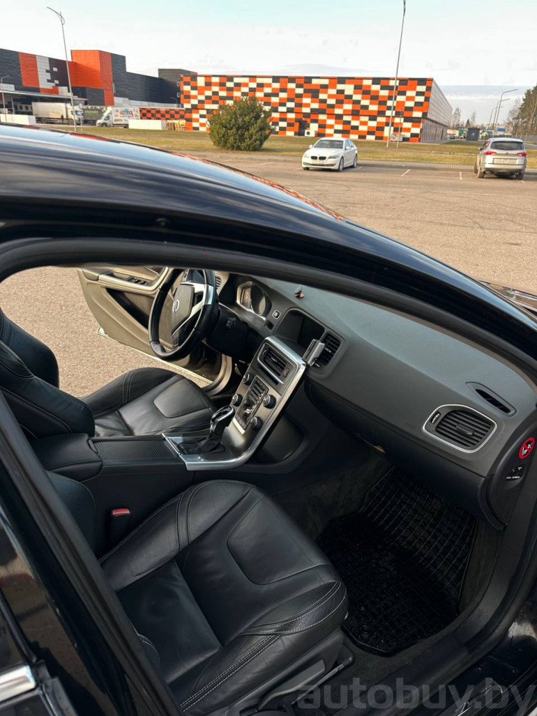 Volvo V60 1 поколение [рестайлинг], 2013 года