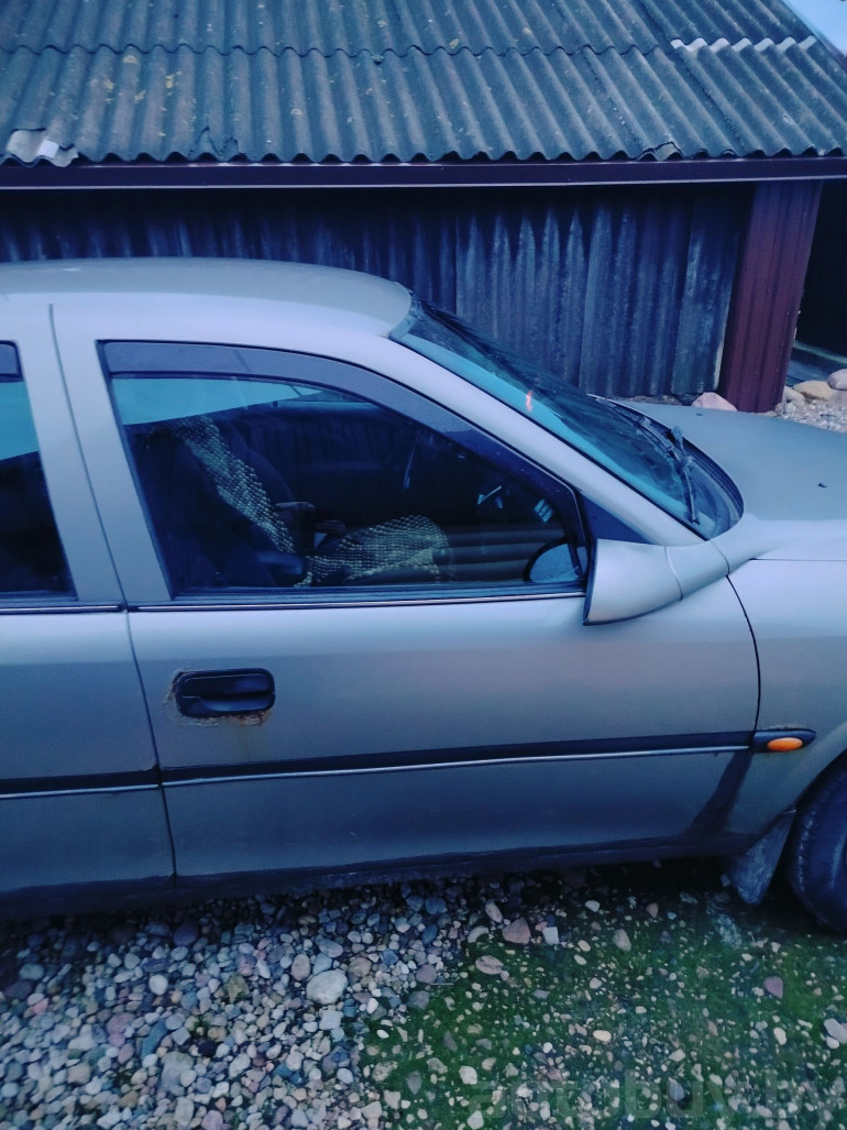 Opel Vectra 2 поколение (B), 1996 года