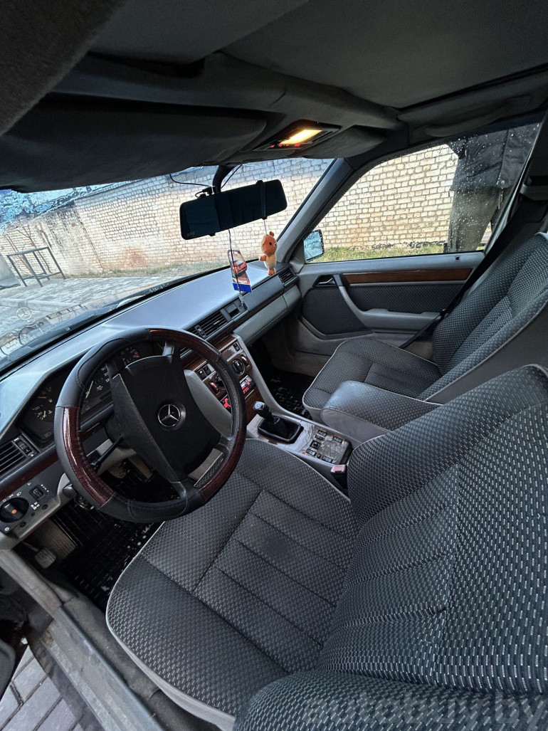 Mercedes-Benz W124 1 поколение, 1989 года