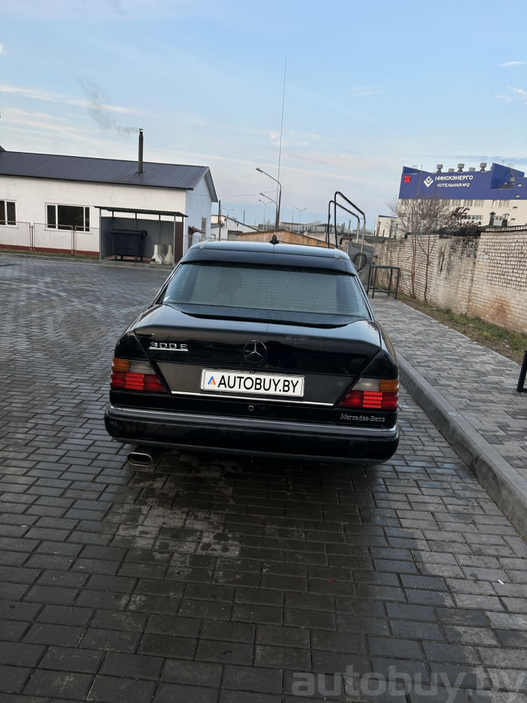 Mercedes-Benz W124 1 поколение, 1989 года