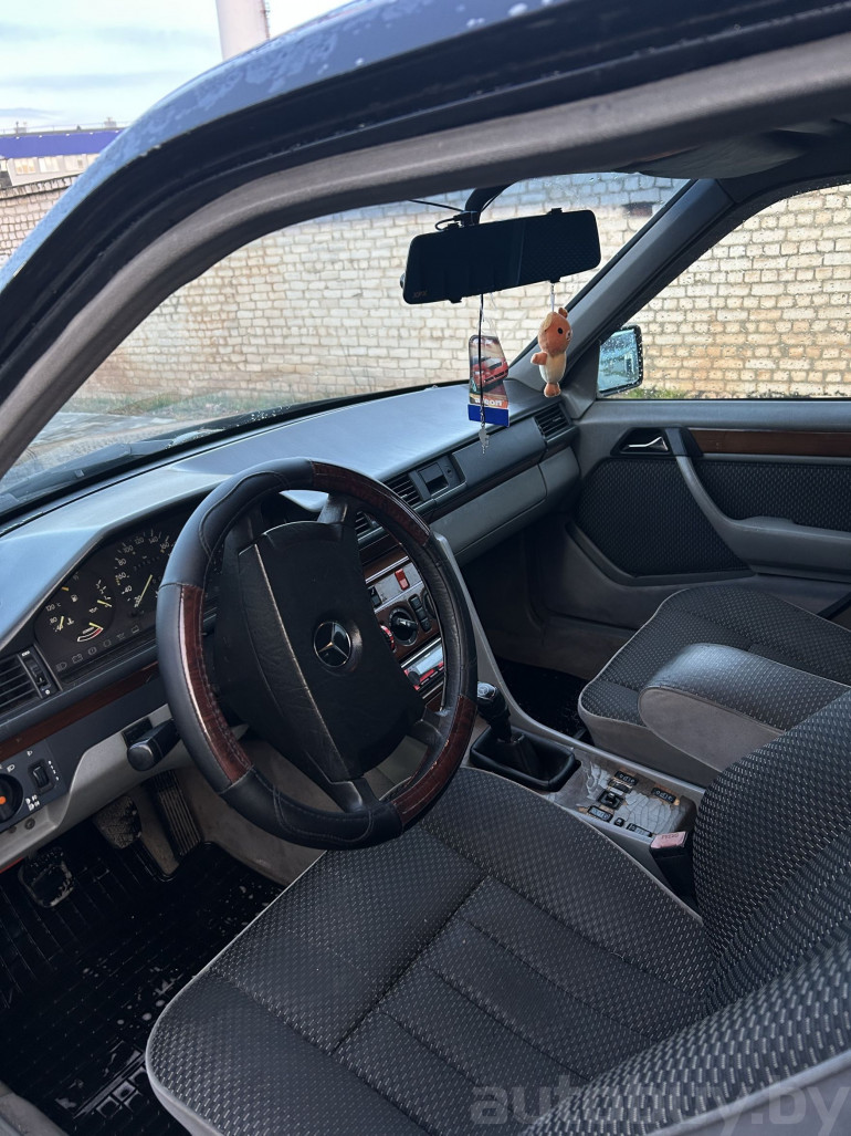Mercedes-Benz W124 1 поколение, 1989 года