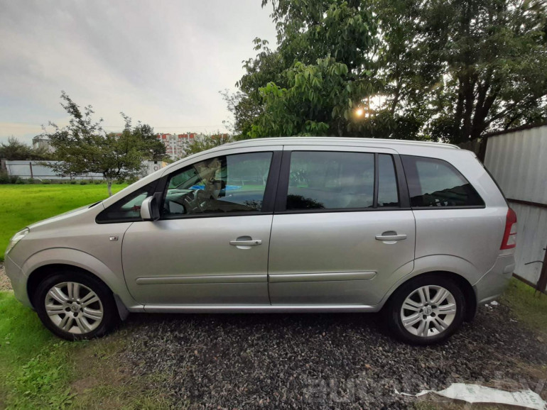 Opel Zafira 2 поколение (B) [рестайлинг], 2012 года