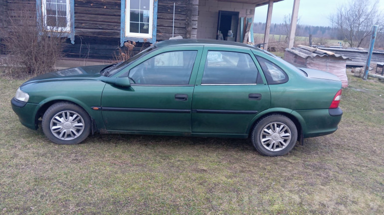 Opel Vectra 2 поколение (B), 1996 года