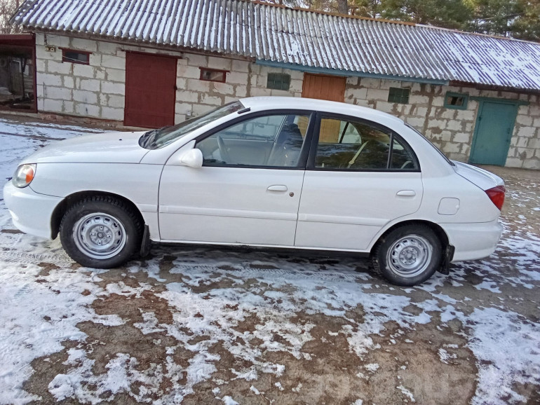 Kia Rio 1 поколение, 2001 года