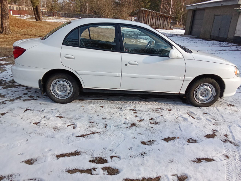 Kia Rio 1 поколение, 2001 года