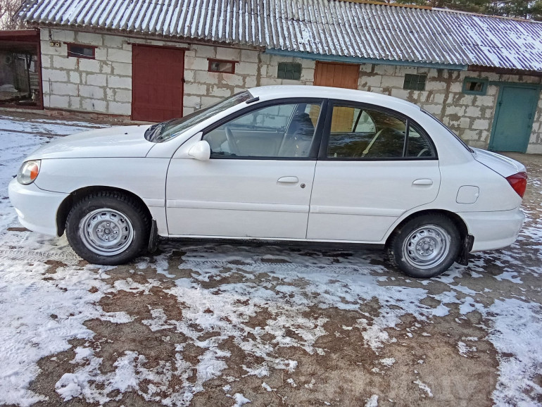 Kia Rio 1 поколение, 2001 года