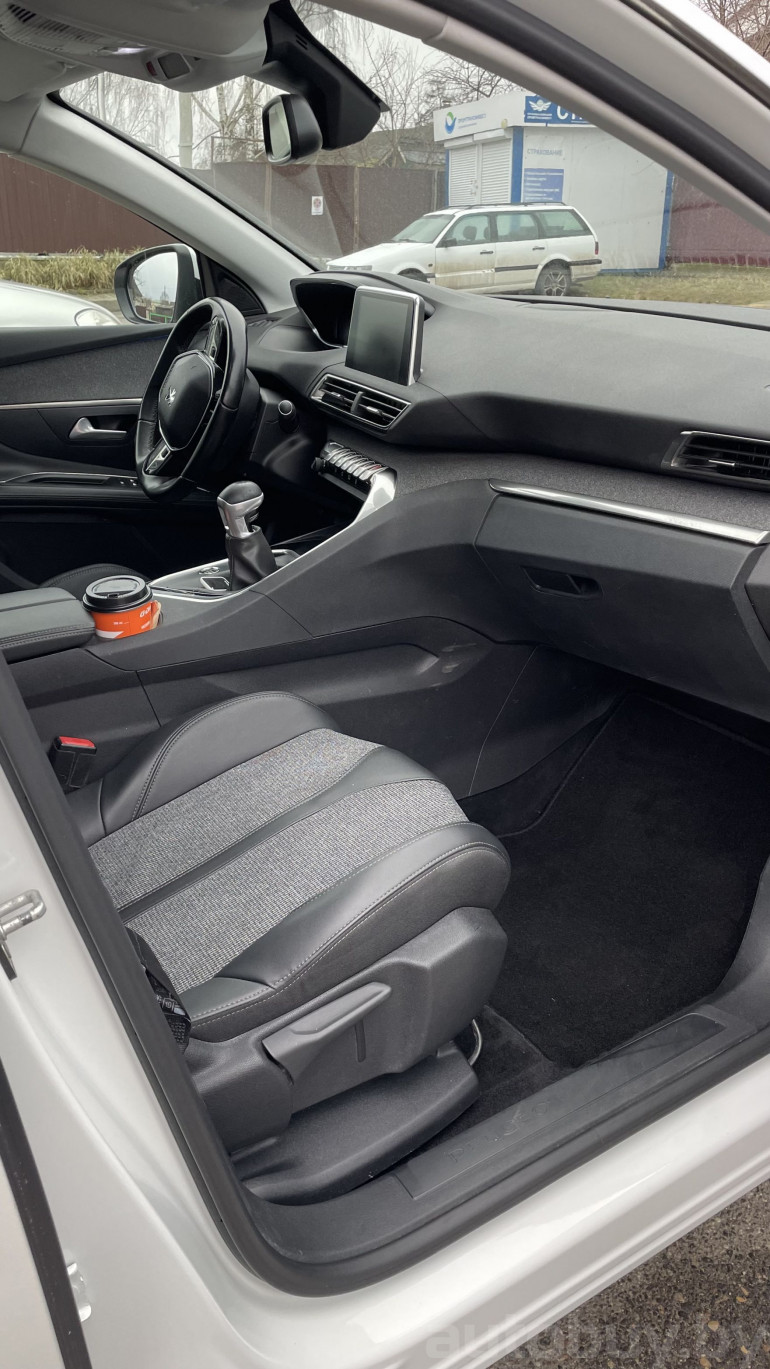 Peugeot 3008 2 поколение, 2019 года