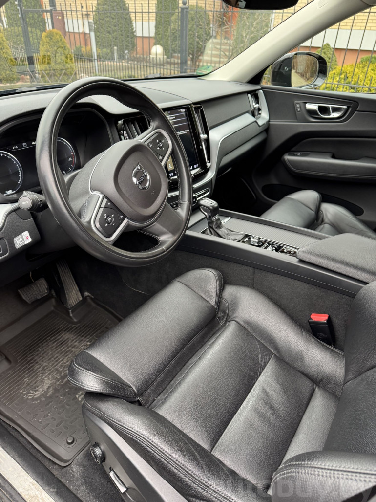 Volvo XC60 2 поколение, 2018 года