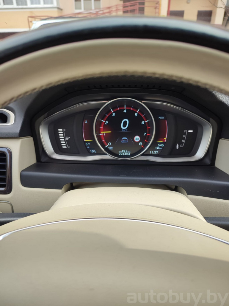 Volvo XC70 2 поколение [рестайлинг], 2015 года
