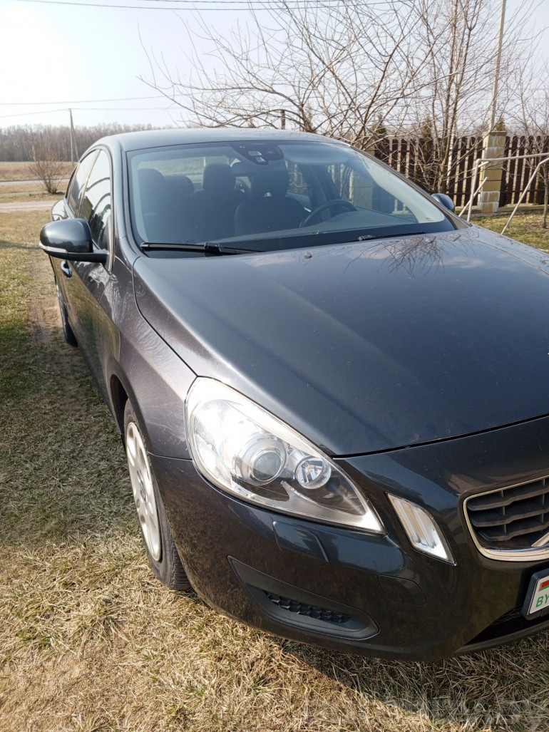 Volvo S60 2 поколение, 2011 года
