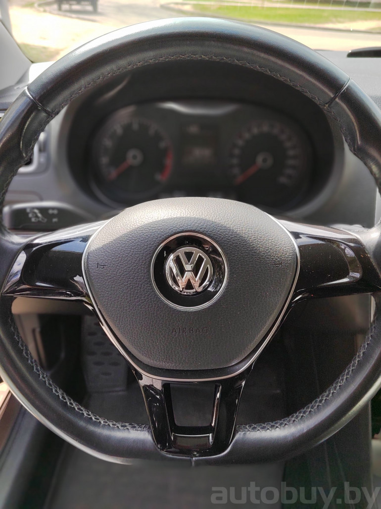 Volkswagen Polo 5 поколение [рестайлинг], 2015 года