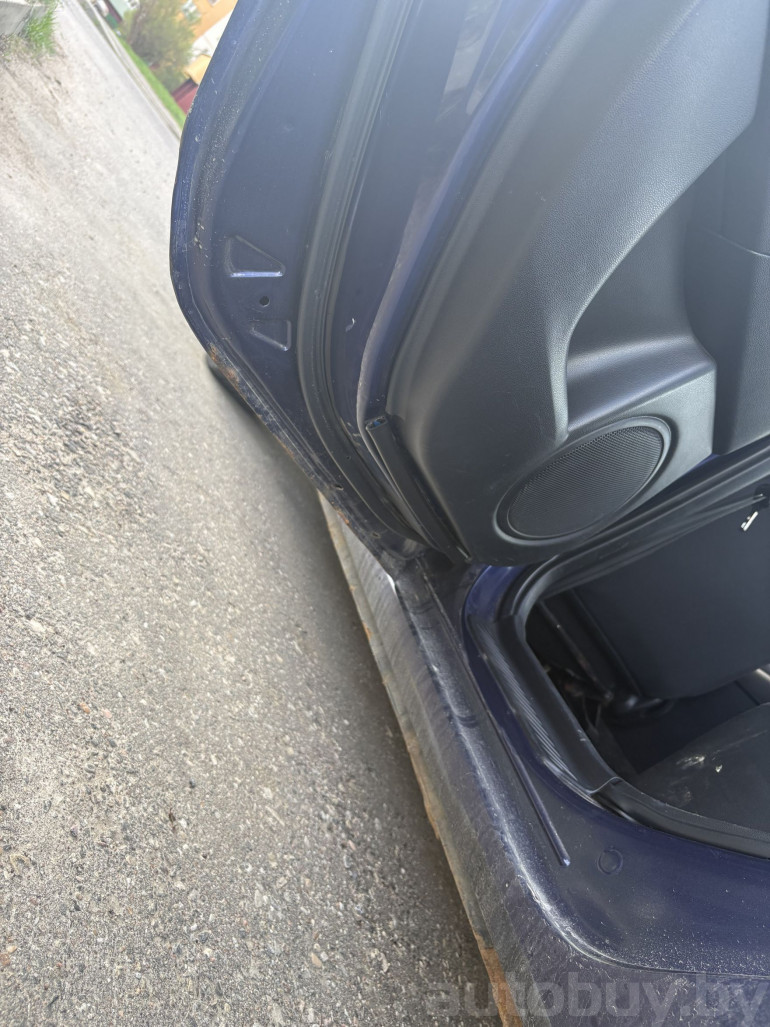 Mazda 3 1 поколение (BK), 2005 года