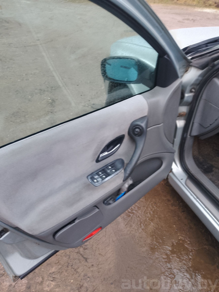 Renault Laguna 2 поколение, 2001 года