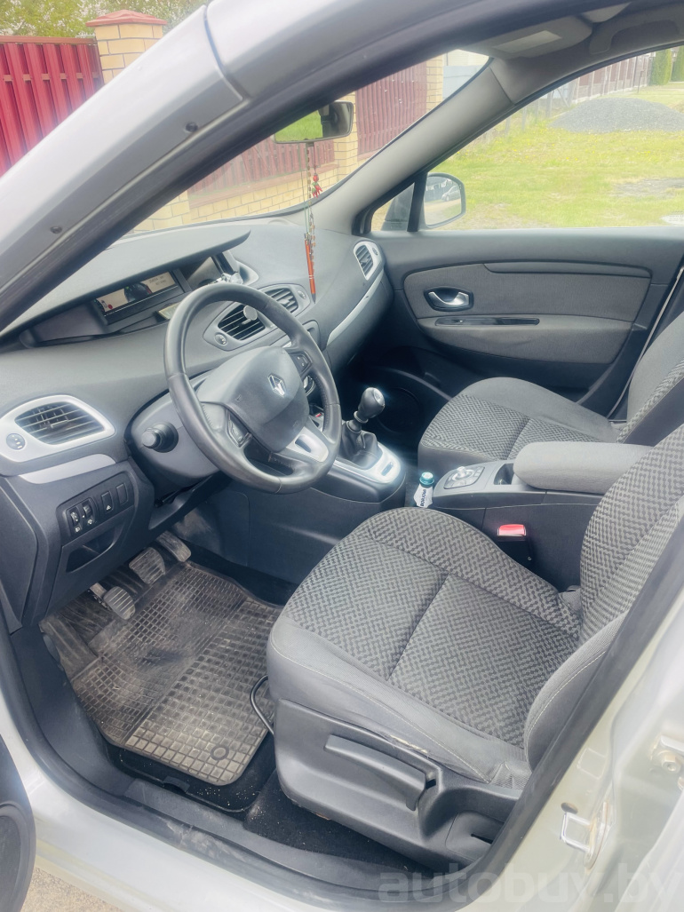 Renault Scenic 3 поколение, 2011 года