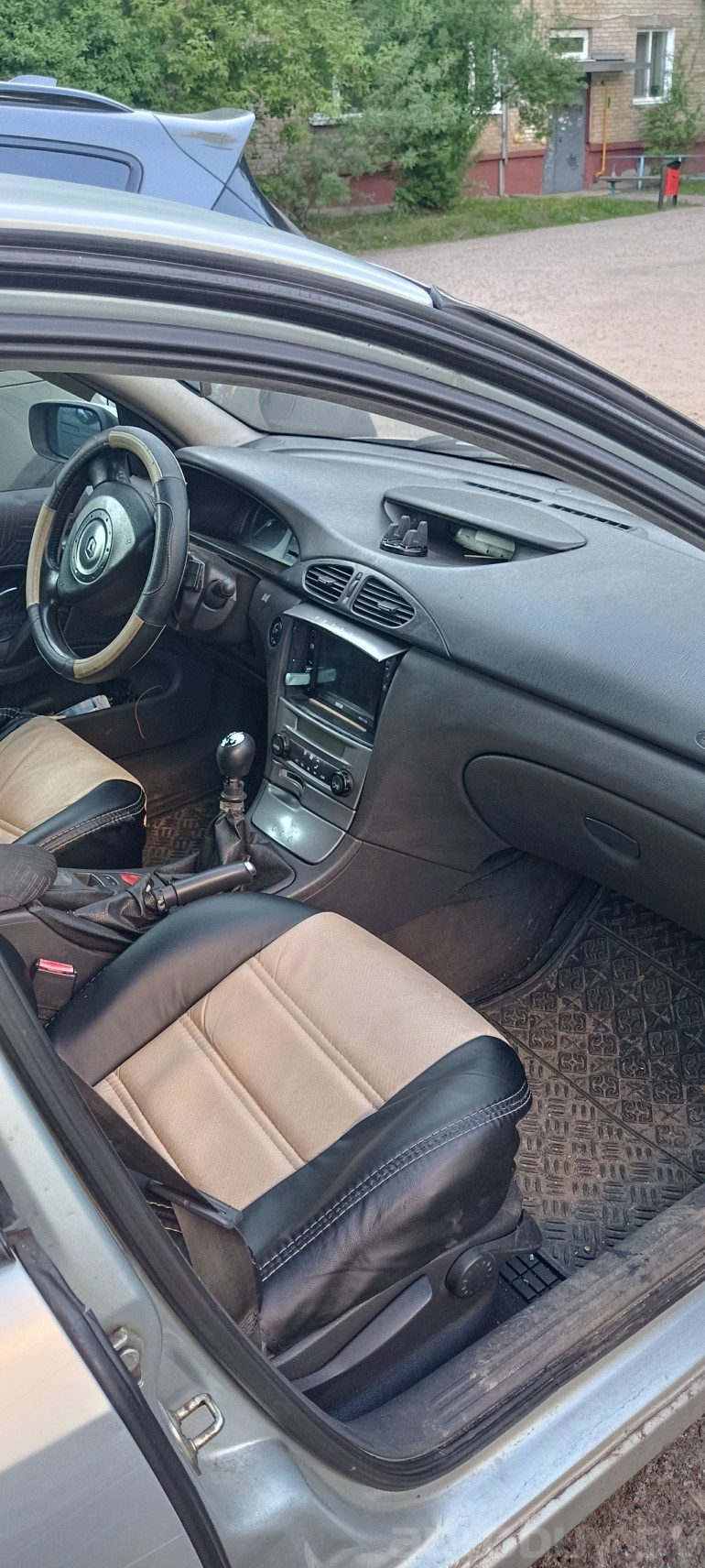 Renault Laguna 2 поколение, 2001 года