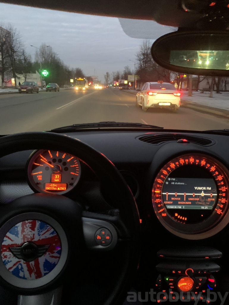 Mini Hatch 2 поколение (R56), 2010 года
