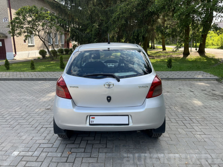 Toyota Yaris 2 поколение, 2007 года