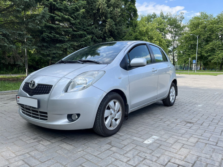 Toyota Yaris 2 поколение, 2007 года