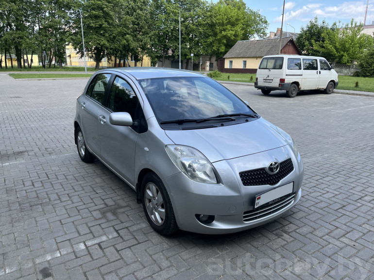 Toyota Yaris 2 поколение, 2007 года