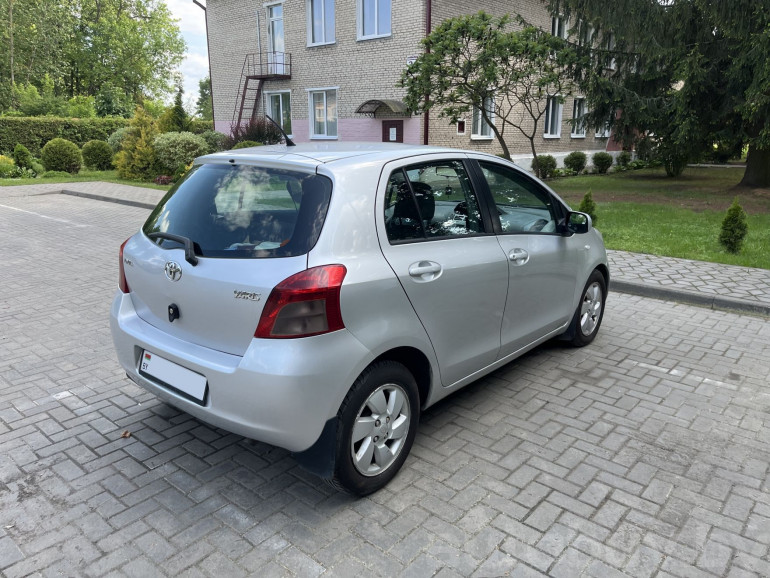 Toyota Yaris 2 поколение, 2007 года