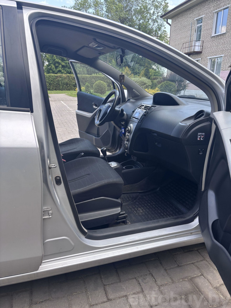 Toyota Yaris 2 поколение, 2007 года
