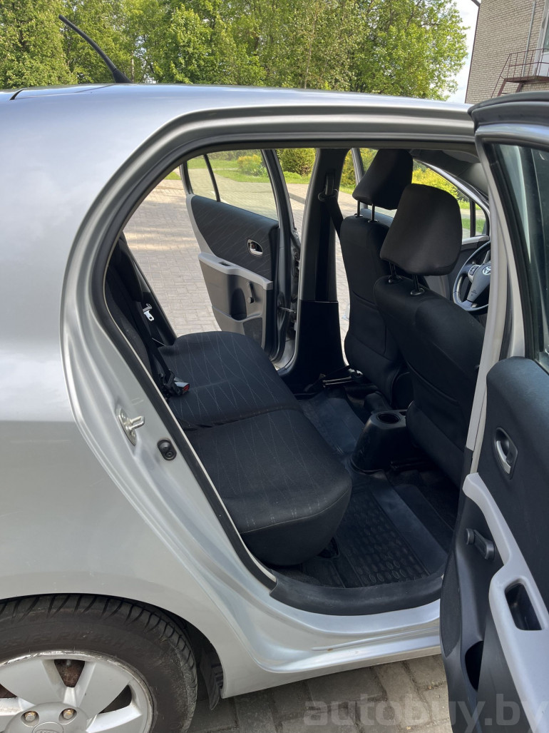 Toyota Yaris 2 поколение, 2007 года