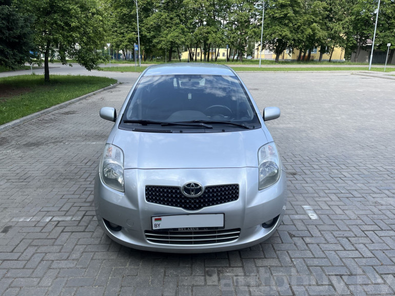 Toyota Yaris 2 поколение, 2007 года