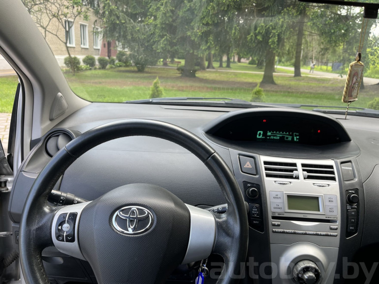 Toyota Yaris 2 поколение, 2007 года