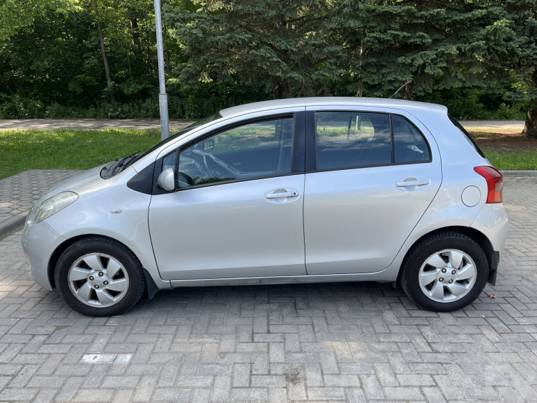Toyota Yaris 2 поколение, 2007 года