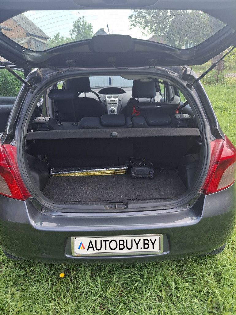 Toyota Yaris 2 поколение, 2008 года