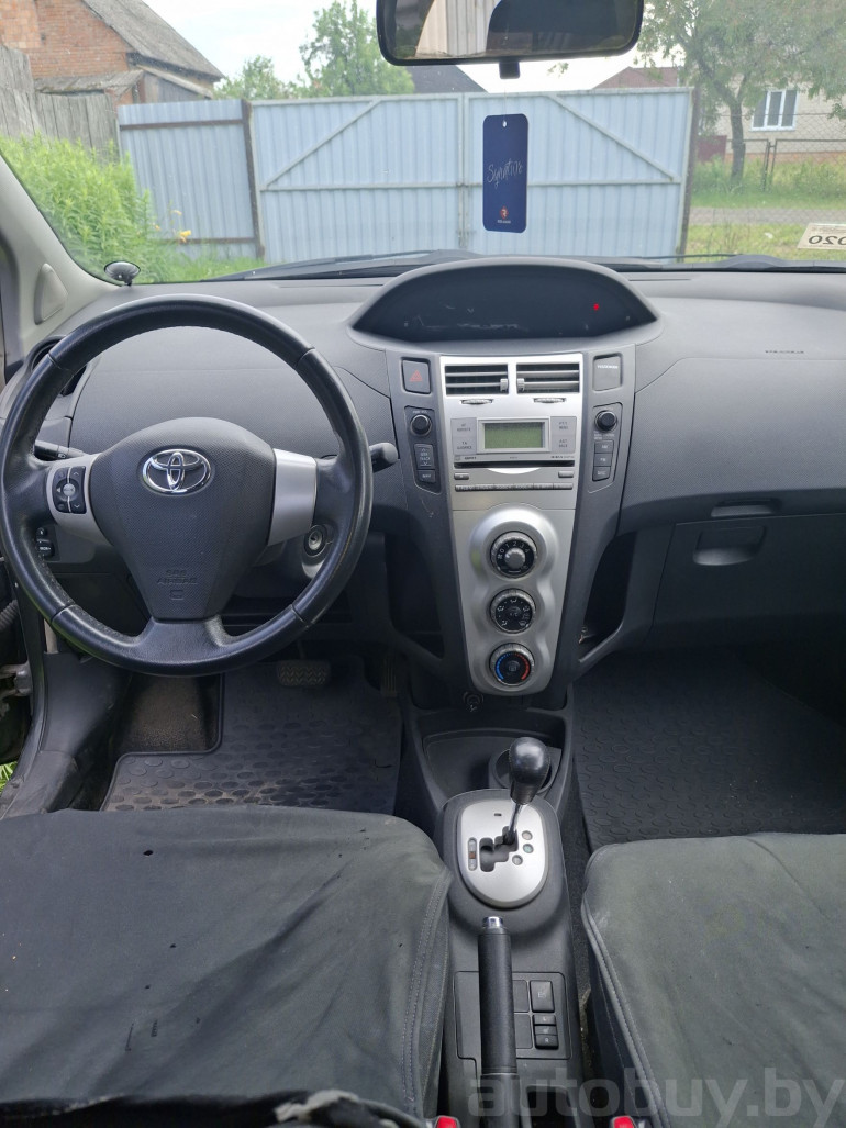 Toyota Yaris 2 поколение, 2008 года
