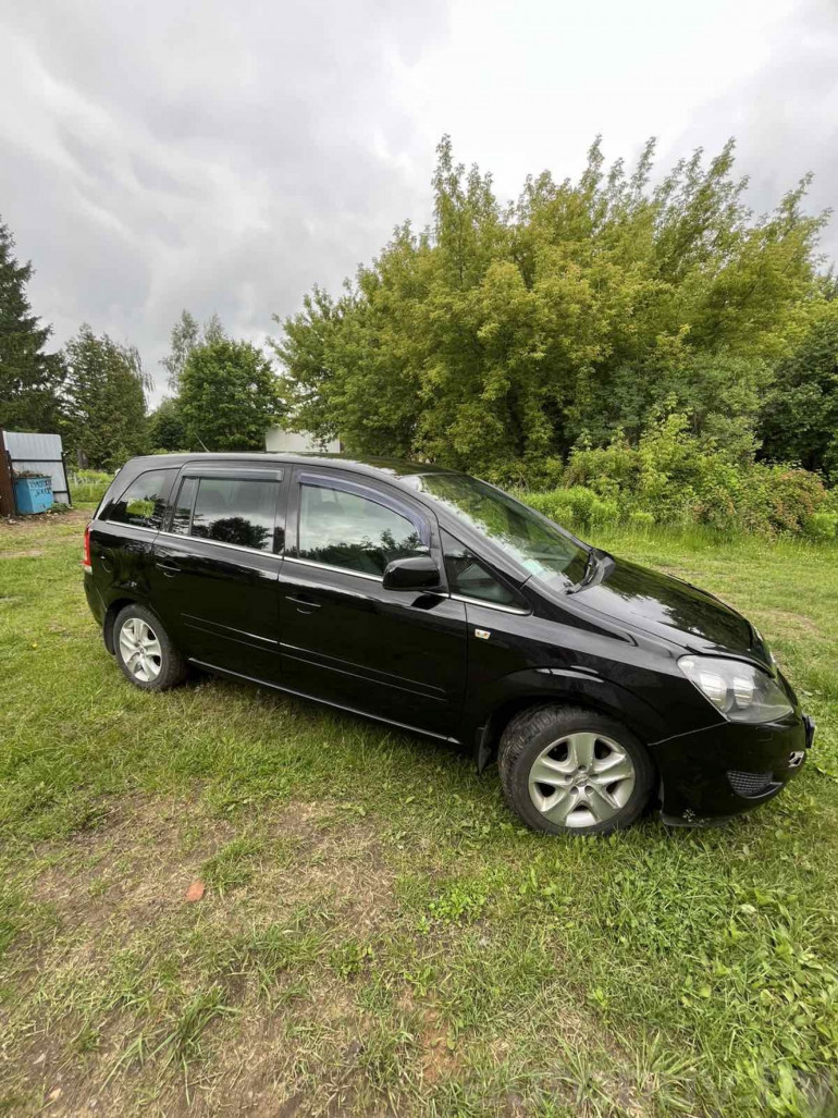 Opel Zafira 2 поколение (B) [рестайлинг], 2011 года