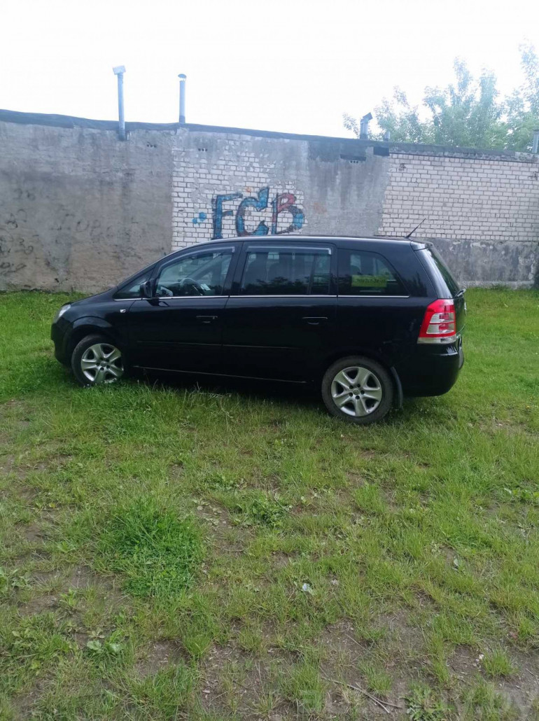 Opel Zafira 2 поколение (B) [рестайлинг], 2011 года