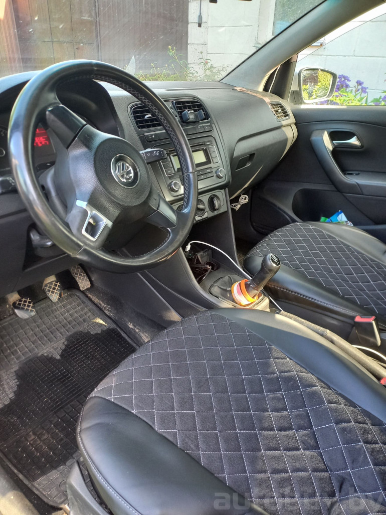 Volkswagen Polo 5 поколение, 2011 года