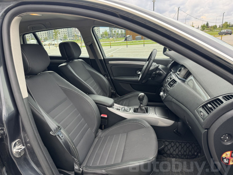 Renault Laguna 3 поколение [рестайлинг], 2010 года