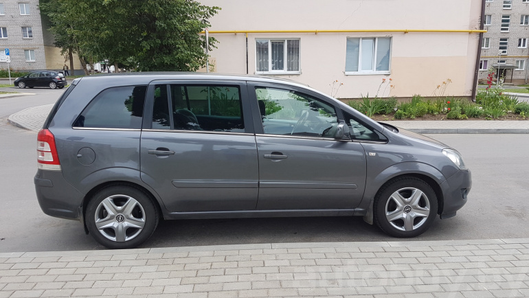 Opel Zafira 2 поколение (B) [рестайлинг], 2011 года