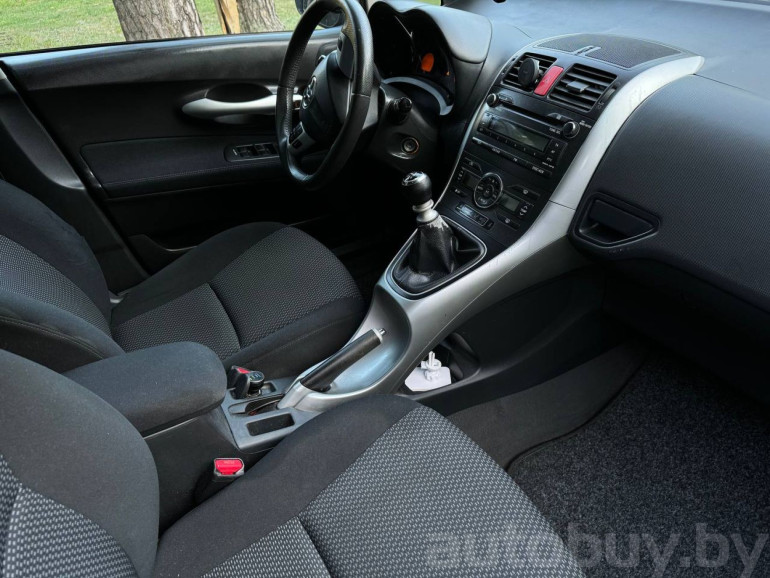 Toyota Auris 1 поколение [рестайлинг], 2010 года