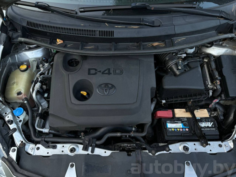 Toyota Auris 1 поколение [рестайлинг], 2010 года