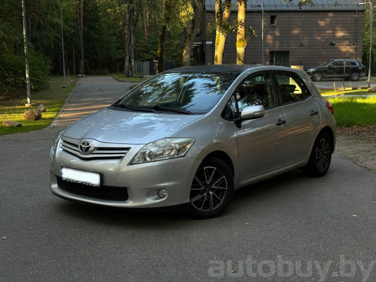 Toyota Auris 1 поколение [рестайлинг], 2010 года