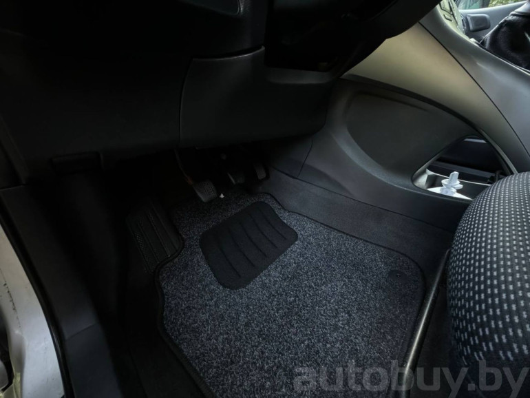 Toyota Auris 1 поколение [рестайлинг], 2010 года