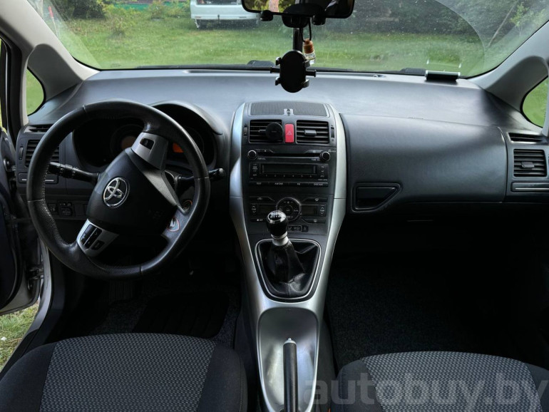 Toyota Auris 1 поколение [рестайлинг], 2010 года