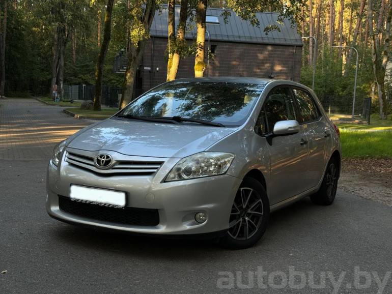 Toyota Auris 1 поколение [рестайлинг], 2010 года