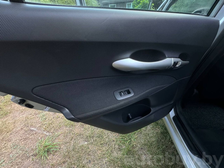 Toyota Auris 1 поколение [рестайлинг], 2010 года