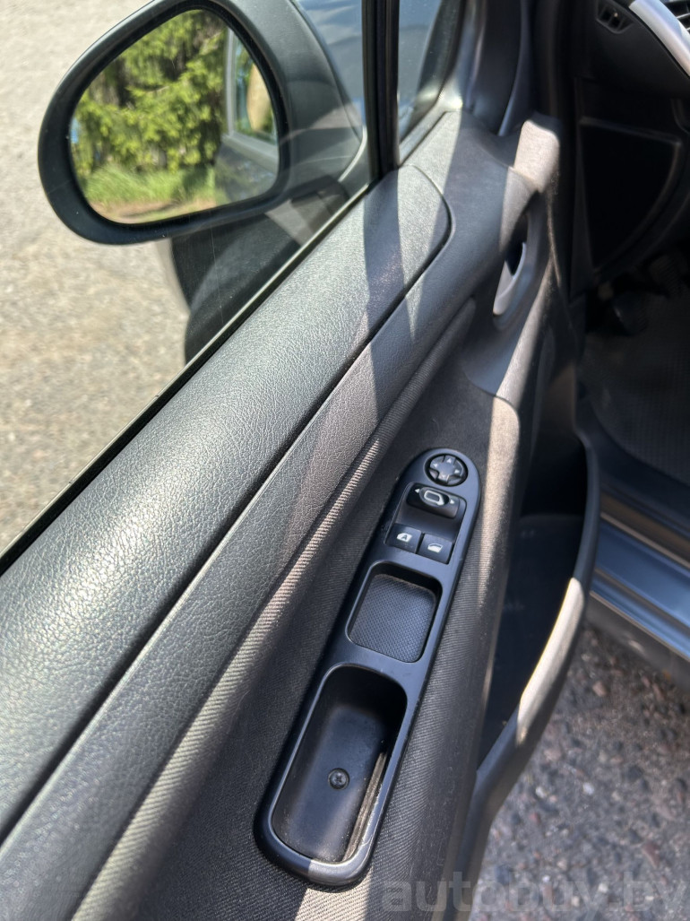 Peugeot 207 1 поколение, 2008 года